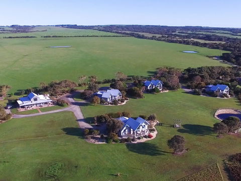 Bear Gully Coastal Cottages - Accommodation Directory 0