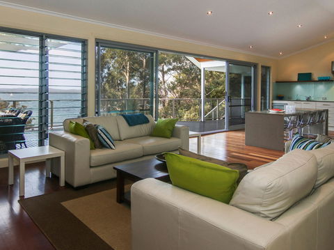 Becalmed On Sunshine Cove - Accommodation Directory 1