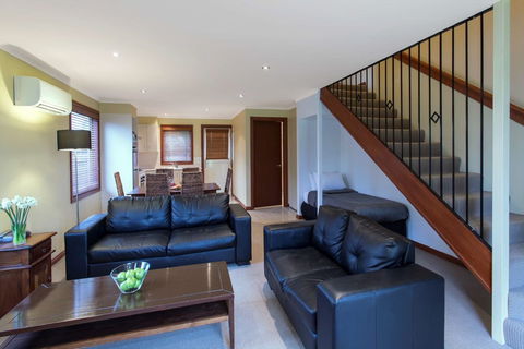 Best Western Colonial Village Motel - Accommodation Directory 1