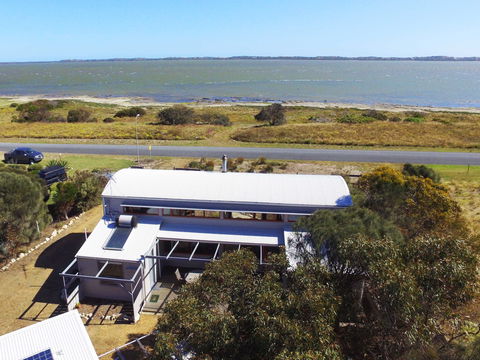 Coorong Aurora - Breathtaking Waterfront Escape - Accommodation Directory 0