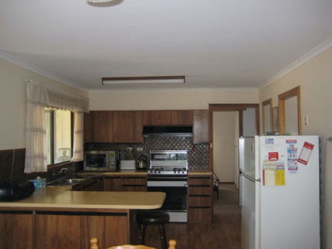 Easto's - Accommodation Directory 1