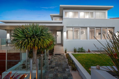 Elanora - Accommodation Directory 0