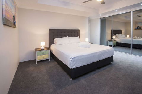 Fairway Lakeside - Accommodation Directory 1