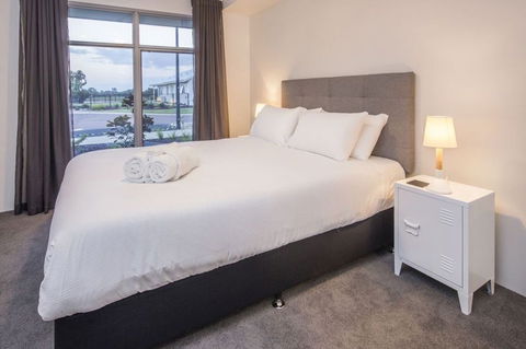 Fairway Lakeside - Accommodation Directory 2