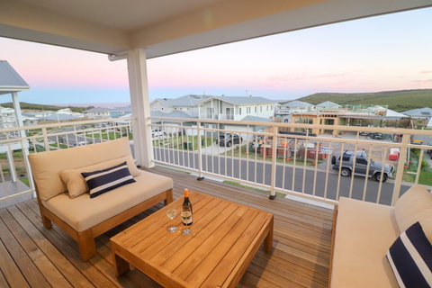 Illaroo At Catherine Hill Bay - Accommodation Directory 2