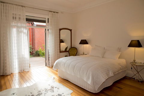 Mollisons - Accommodation Directory 1
