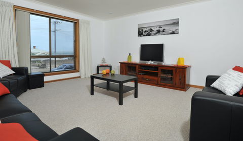 Seaview's Holiday House - Accommodation Directory 2