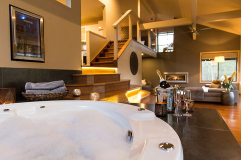 The Edge Villa - Hunter Valley Luxury Escape - Accommodation Directory 0