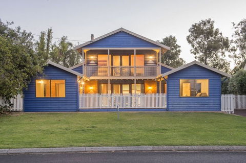 Ultramarine - Accommodation Directory 0