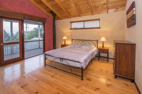 Ultramarine - Accommodation Directory 1