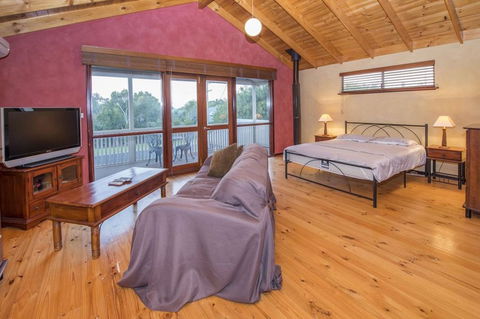 Ultramarine - Accommodation Directory 2