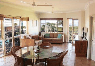 Moonlight Bay Suites - Accommodation Directory