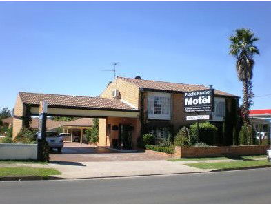 Estelle Kramer Motor Inn - Accommodation Directory 4