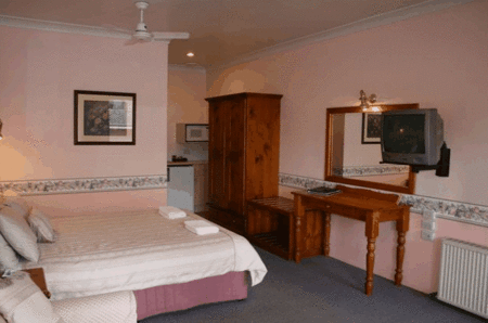 New England Motor Inn - Accommodation Directory 1