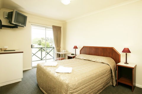 Bayswater Hotel - Accommodation Directory 2