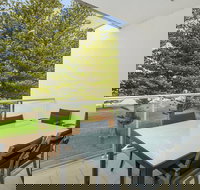 24 The Breeze - Sea Views Right in the Heart of Victor Harbor - Accommodation Directory