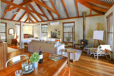 Billabong Moon - Accommodation Directory 0