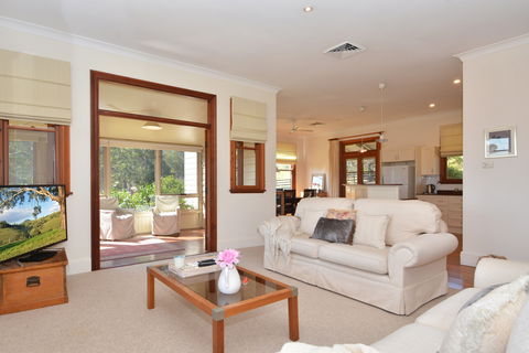 Callie Rose - Accommodation Directory 2