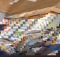 dlux  escape  Lorne - Accommodation Directory