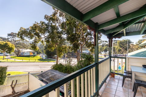 Dlux + Escape @ Lorne - Accommodation Directory 2
