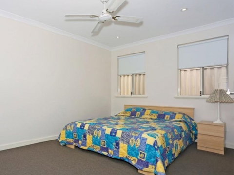 Falcon By The Bay - Accommodation Directory 2