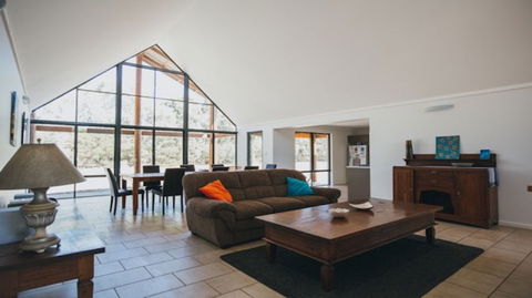 Kangaroo Retreat Holiday House - Accommodation Directory 0