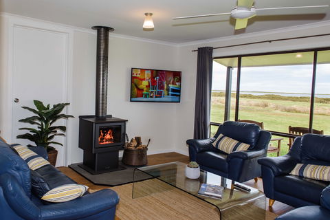 Port Albert Waterview Retreat - Accommodation Directory 2