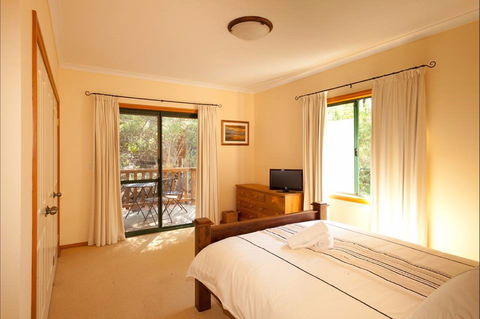 Woodfern Lodge - Accommodation Directory 0