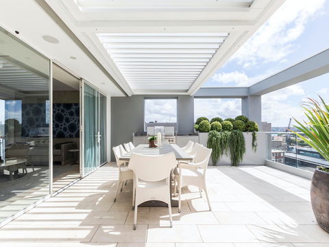 Wylde St Penthouse - Accommodation Directory 1