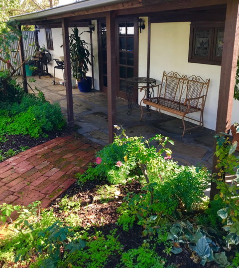 3 Divas Accommodation - The Moscato Cottage - Accommodation Directory 0