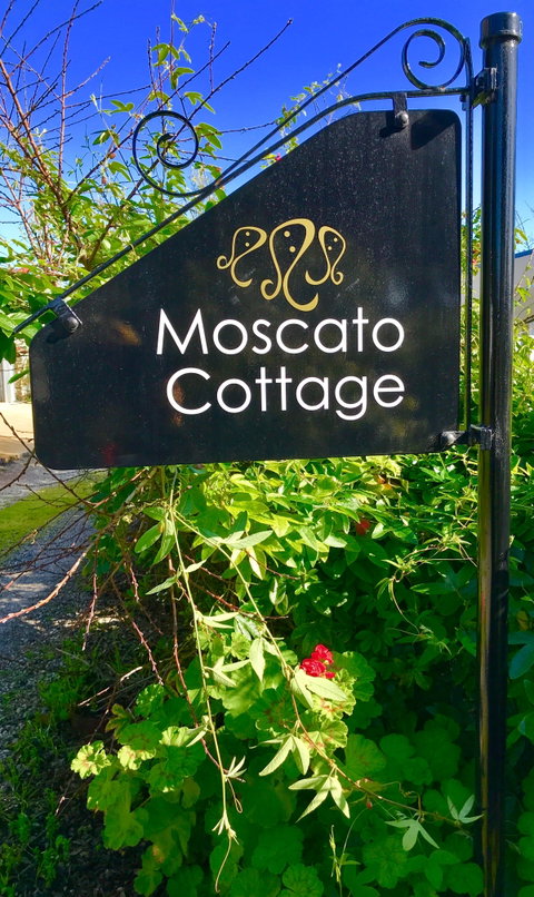 3 Divas Accommodation - The Moscato Cottage - Accommodation Directory 1