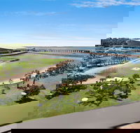 Akuna Waterfront - Accommodation Directory