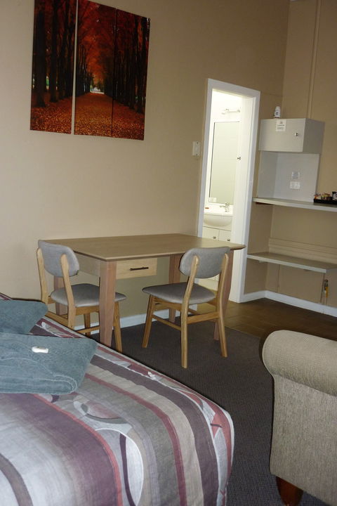 Amber Motel - Accommodation Directory 1
