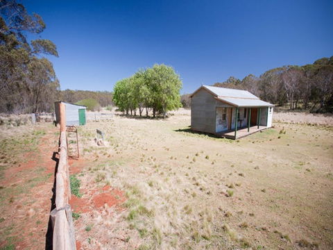 Brackens Hut - Accommodation Directory 0