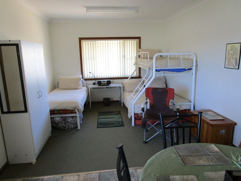 Caddy Shack Dunedoo - Accommodation Directory 2