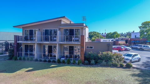 Campaspe Lodge At The Echuca Hotel - Accommodation Directory 1