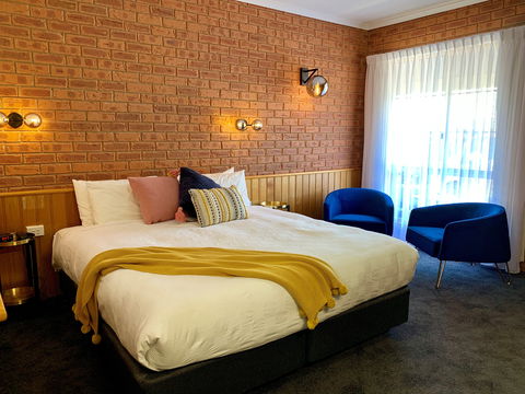 Golden River Motor Inn - Accommodation Directory 1