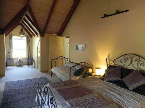 Longbeach Clifftop Retreat - Accommodation Directory 1