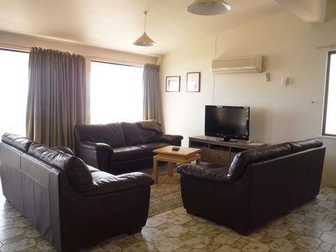 Moonta Bay Beach Villa 3 - Accommodation Directory 1