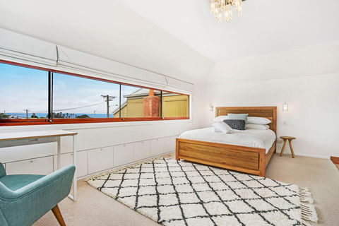 Newcastle Executive Homes - Oceanview Terrace - Accommodation Directory 0