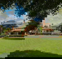Petersons Guesthouse and Winery - Accommodation Directory
