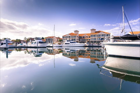 Ramada By Wyndham Hope Harbour - Accommodation Directory 1