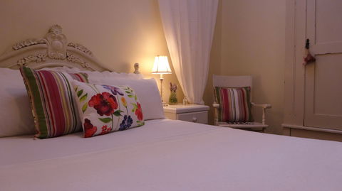 The Globe Inn - Accommodation Directory 0