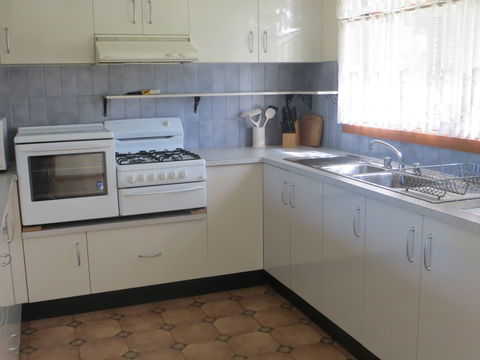 Annies Holiday Units - Accommodation Directory 1