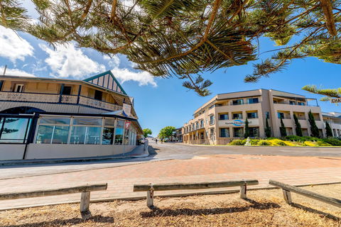 Aurora Ozone Hotel - Accommodation Directory 0