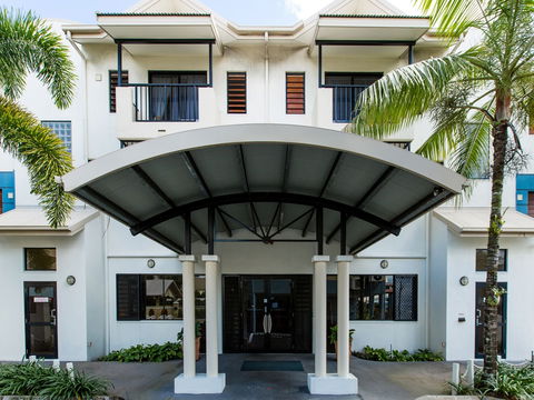 Cairns Queens Court - Accommodation Directory 1