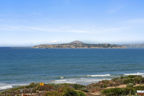 Chiton On The Rocks - Breathtaking Panoramic Coastal Views - Accommodation Directory 1