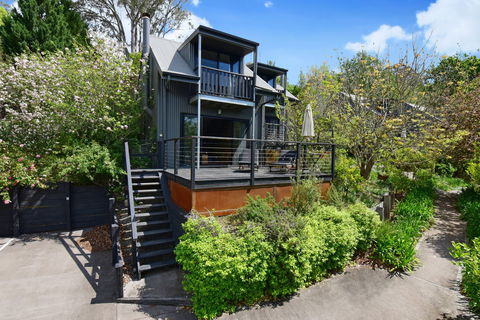 Cloudsong Chalets - Accommodation Directory 2
