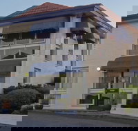 Econo Lodge Hacienda Motel - Accommodation Directory