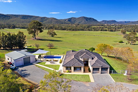 Hillbrook Estate - Accommodation Directory 0